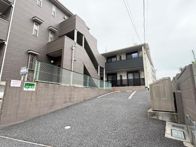 ＷｉｌｌＣａｍｅｌｌｉａＥａｓｔ駐車場（0001） 外観