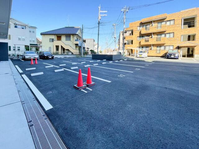 エマリーグレース（703） 駐車場