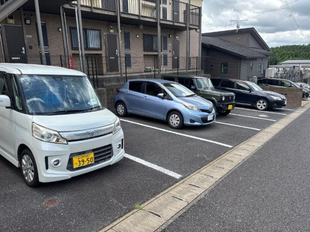 フォレスタ参番館 駐車場