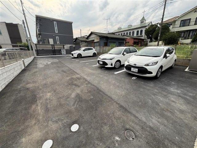 コンフォートイルミナ 駐車場