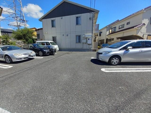 サン ガーデン（201） 駐車場