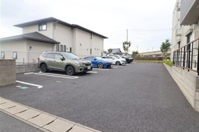 アンプルール（203） 駐車場
