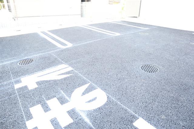 エンペラー　Ｂ（103） 駐車場