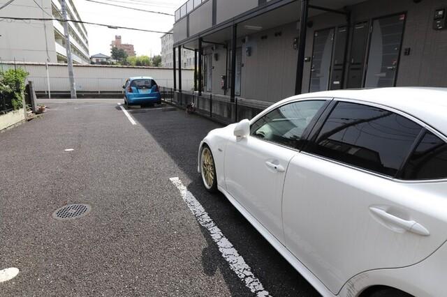 コスミオン（101） 駐車場