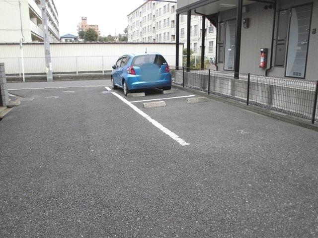 コスミオン（101） 駐車場
