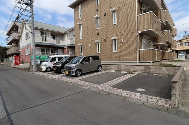 グラティア（105） 駐車場