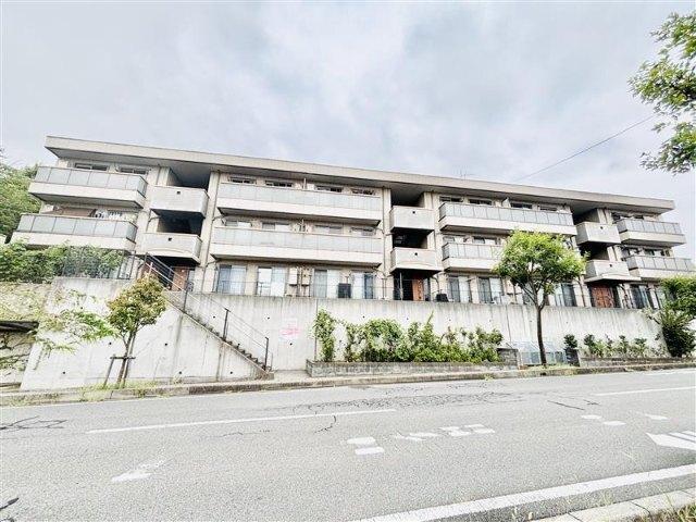 流山市三輪野山マンション 外観