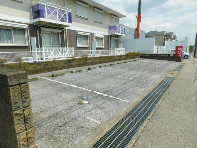 ペティエタァ（0101） 駐車場