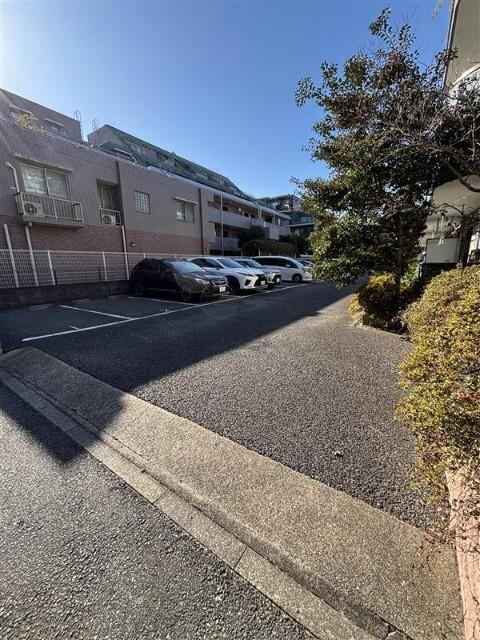 イーストコート住吉（0201） 駐車場