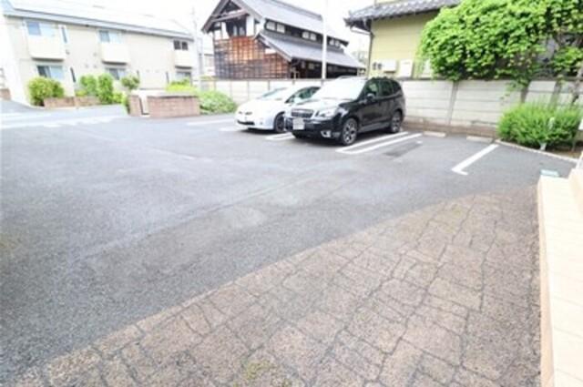 ストラール　Ｂ（205） 駐車場