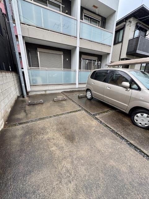 ＭＯＮ・ＭＡＩＳＯＮ（0101） 駐車場
