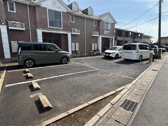 ピュアサイレンス（0202） 駐車場