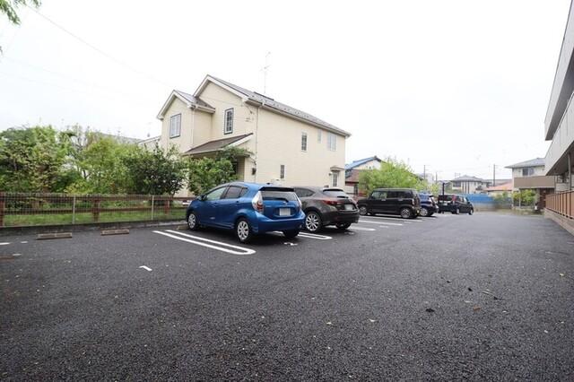 クレーストS（102） 駐車場