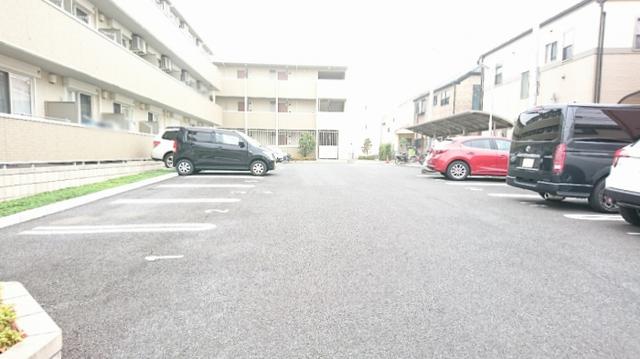 アルバ・グラート　Ａ（103） 駐車場