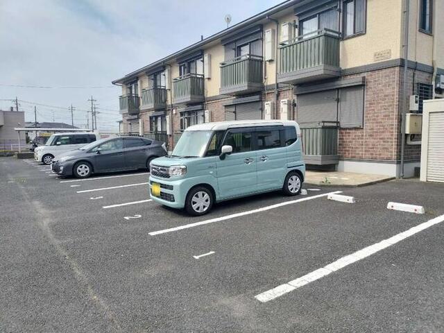 リヴェール（102） 駐車場