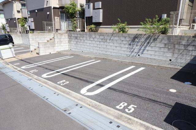 アインス　B棟（101） 駐車場