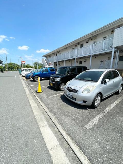 イーストファミリア（0105） 駐車場