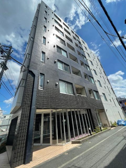 黒を基調とした高級感のある外観