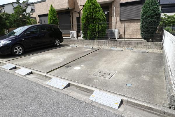 ユアヒルズ　イースト 駐車場