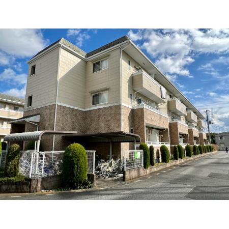 レンガ調の外観