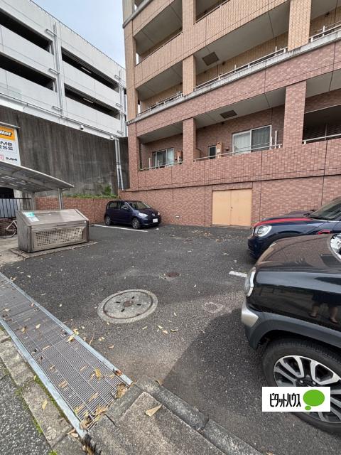 リリークレイン 駐車場