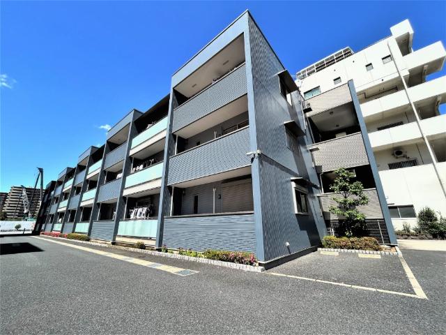 【外観】青を基調とした爽やかな外観