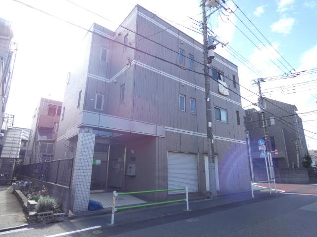 住宅街の角地に佇むオートロックマンション