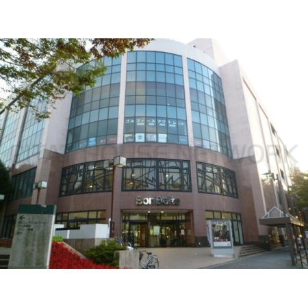 マツモトキヨシ成田西口店：159m