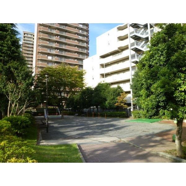 マンション下の公園