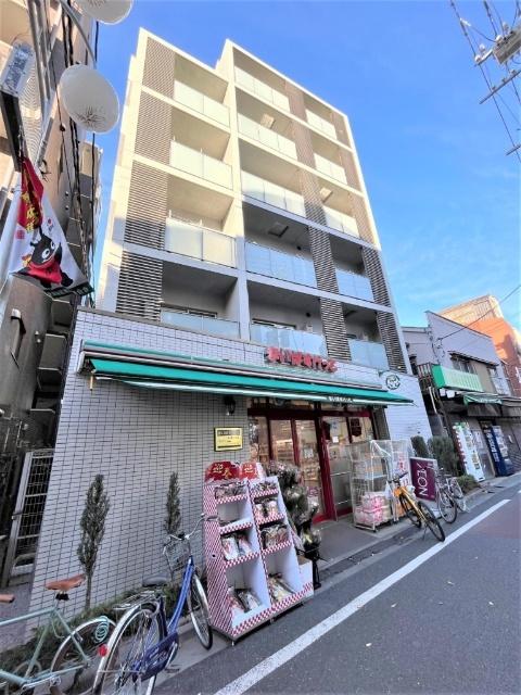 1階にスーパーあり