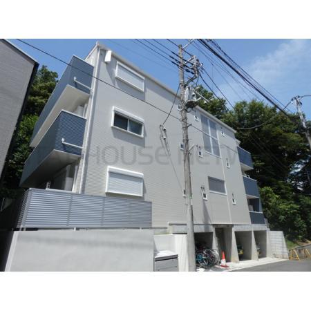 階段上高台で安心 全戸角部屋