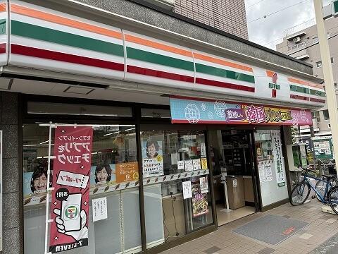 セブンイレブン世田谷松原駅前店：276m