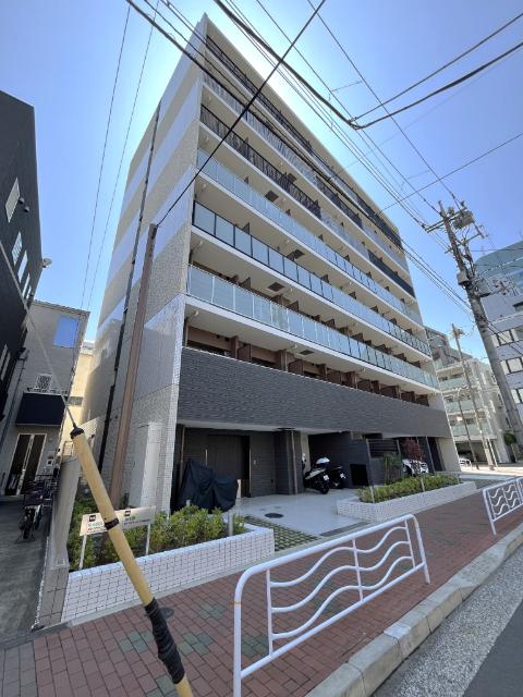 白を基調とした重厚感ある外観