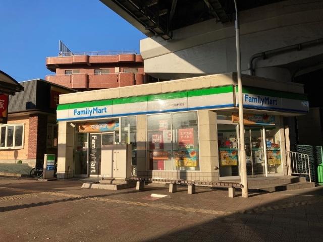 ファミリーマート江田駅前店：250m