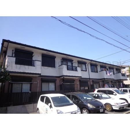 前面駐車場のため、日当たり良好です