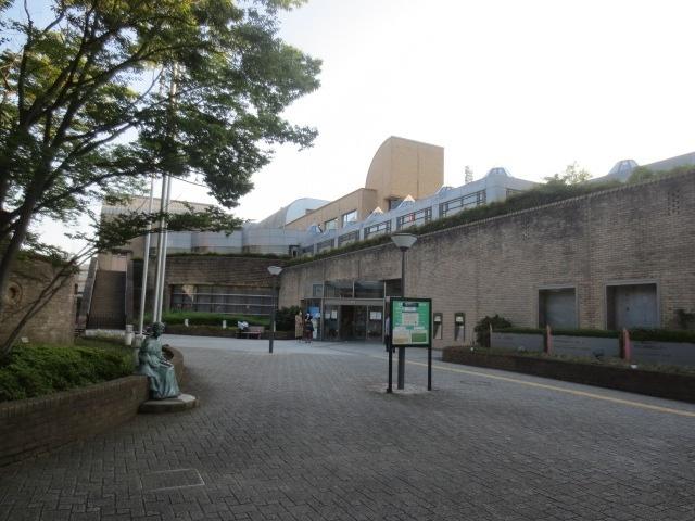 市川市中央図書館：1084m