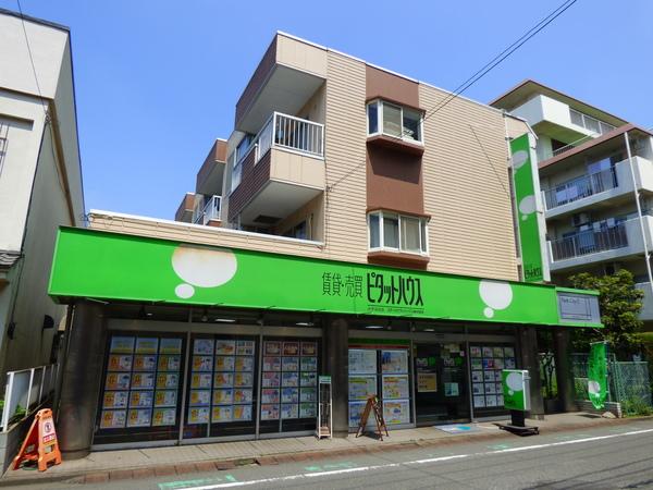 マンションの１階はピタットハウスです