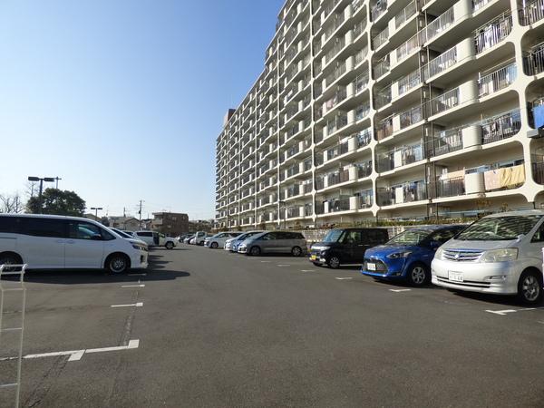 駐車場は平置きです