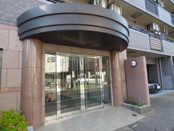 南側は道路で、日当たりの遮蔽物無