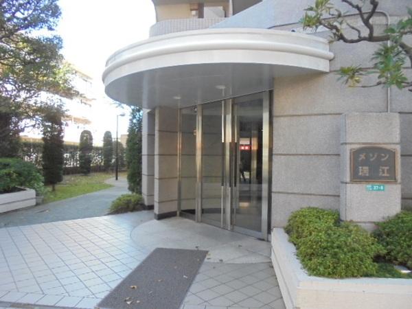 歩道に面したエントランス