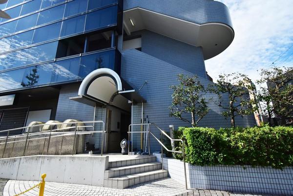 JR「川崎」駅バス12分「大島三丁目」停徒歩1分、JR南武線「小田栄」駅徒歩15分