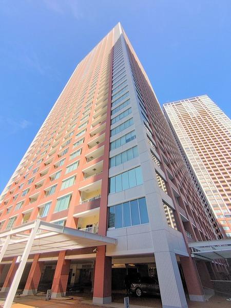 鉄筋コンクリート造地下1階付地上49階建て・総戸数833戸