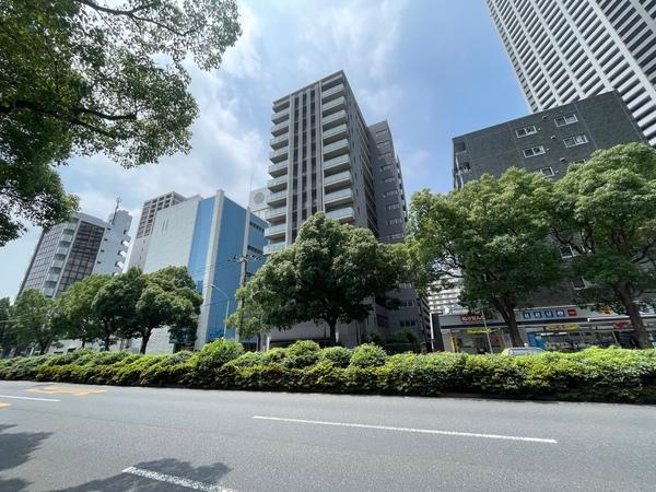 鉄筋コンクリート造地上15階建て・総戸数233戸