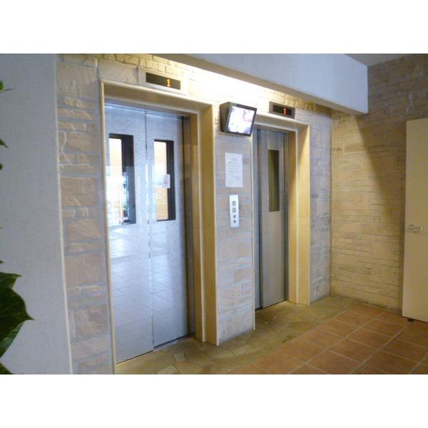 エレベーター２基