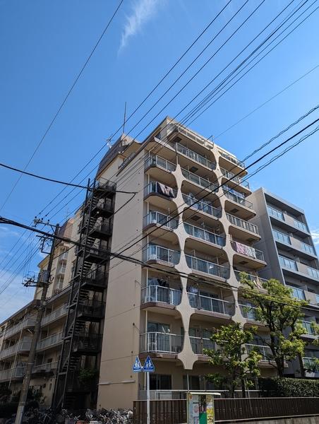 近隣施設も充実したマンションとなります。