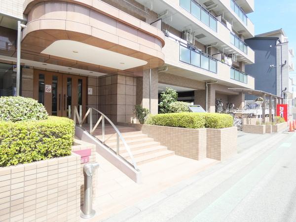 エントランスにスロープあり