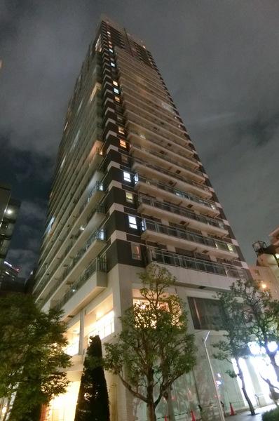 １階にファミリマートあり