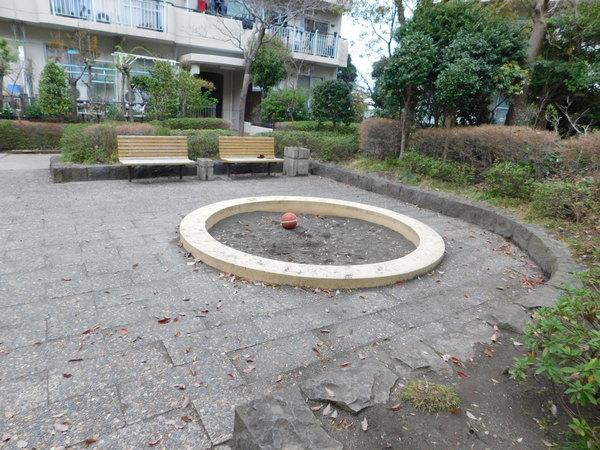 マンション内の公園