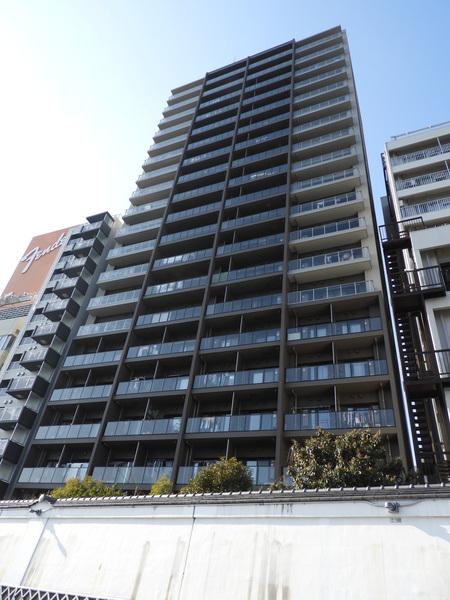 建物外観　鉄筋コンクリート造地下1階付地上20階建て・総戸数102戸