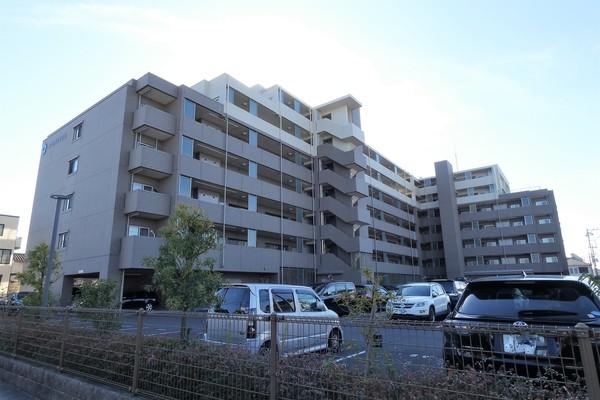 敷地内駐車場完備（使用料無償）